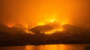 wildfire burn a mountainside
